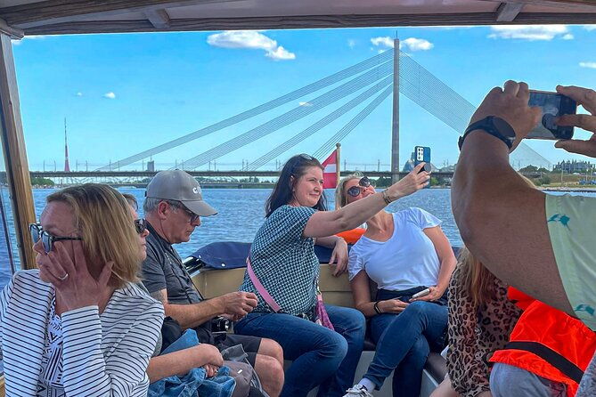 riga-sightseeing-tour-by-canal-boat