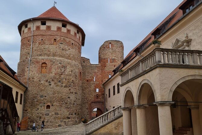 riga-to-vilnius-sightseeing-transfer