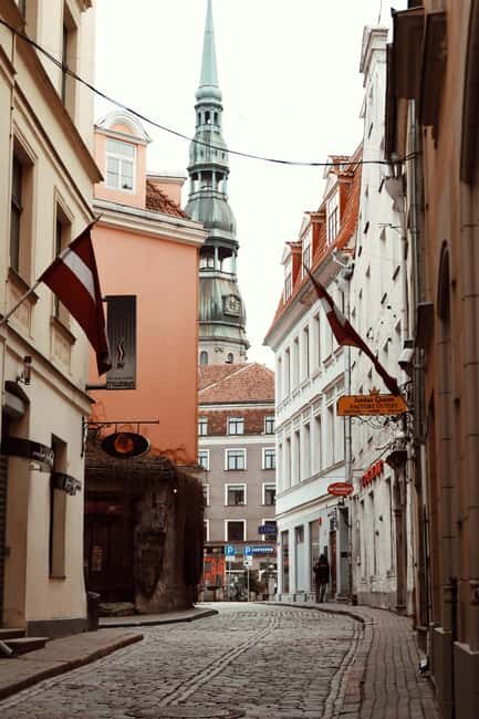 Riga: Traditional Latvian Dinner with Private Folk Show - Key Points
