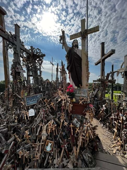 Riga-Vilnius:Rundale palace/Hill of Crosses/Medieval Kernave - Key Points