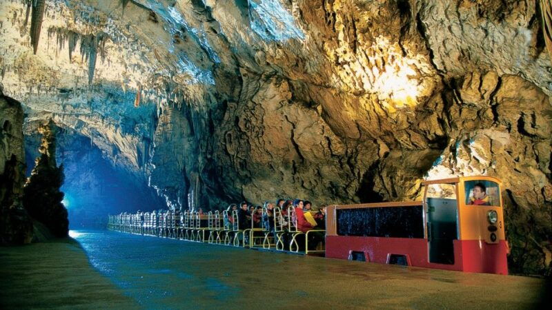 rijeka-postojna-cave-and-predjama-castle