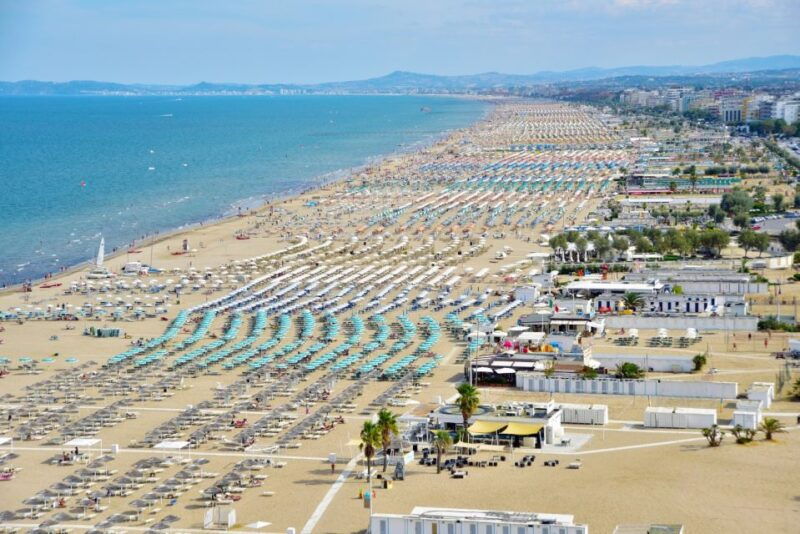 rimini-beach-42-experience-with-umbrella-and-drink