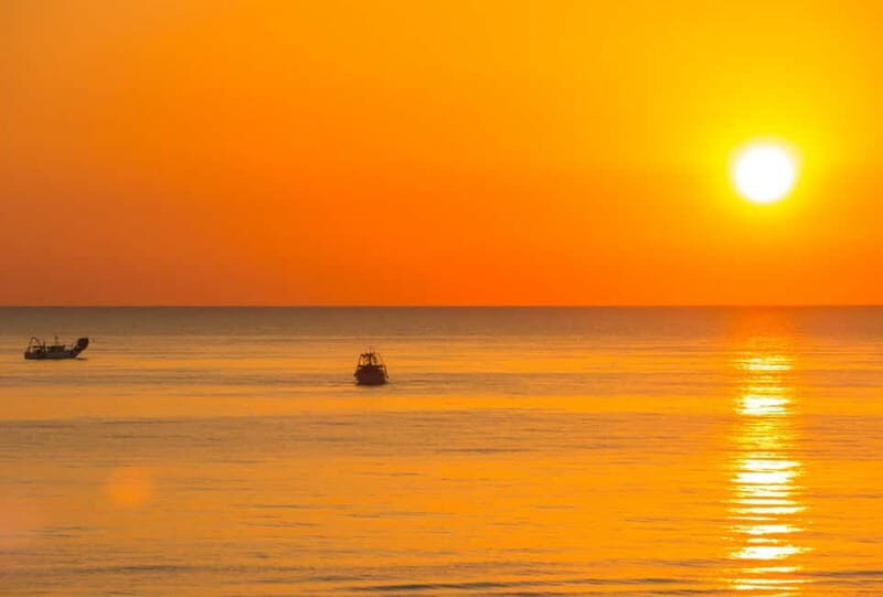 Rimini: Beach Umbrella and Sun Bed at 67 Beach with Drink - Key Points