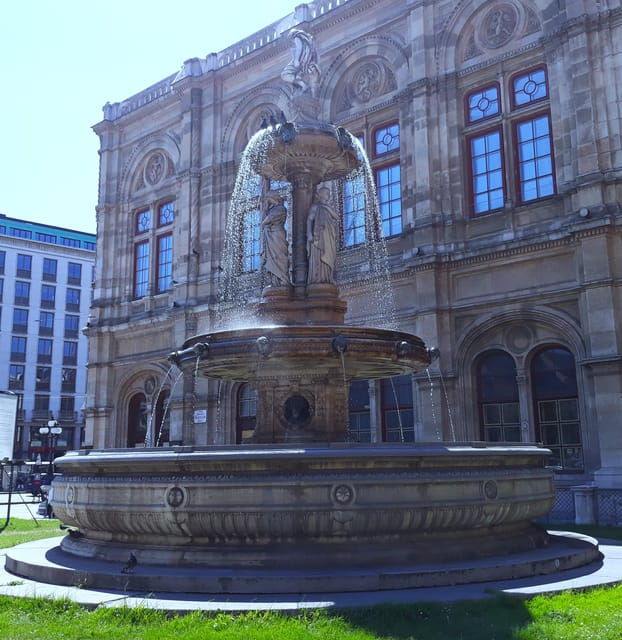 ringstrassehofburgmore-tours-by-public-transport-walking