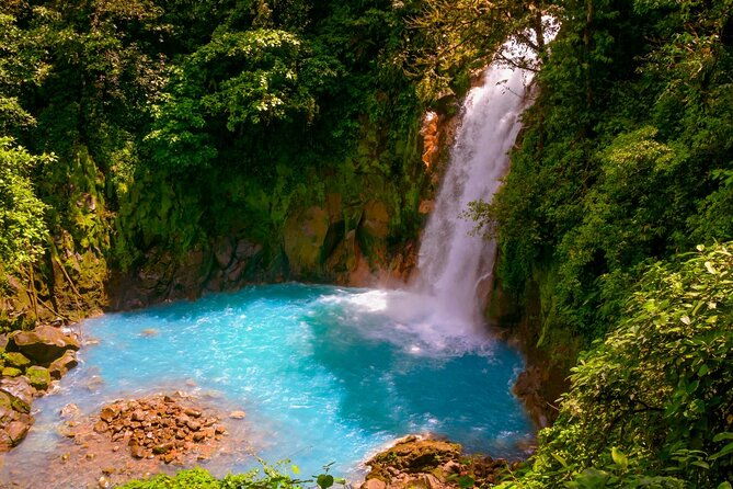 rio-celeste-hiking-from-arenal-national-park-guided-tour