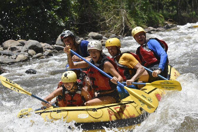rio-sarapiqui-rafting-class-iii-afternoon-tour