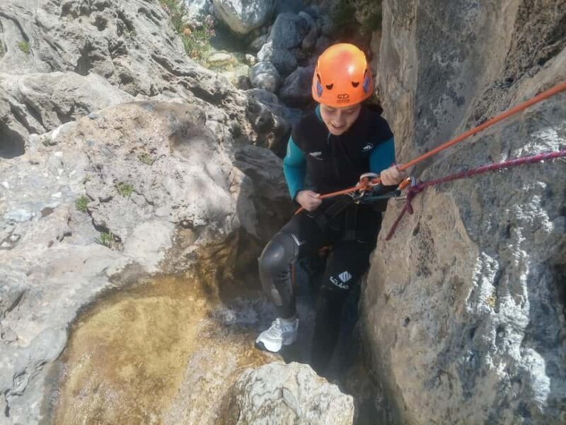 Río Verde, Otivar, Granada: canyoning, crystal clear waters, jumps, and rappelling. - Who Will Love This Experience?