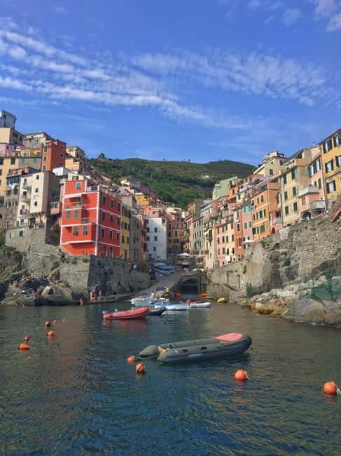 Riomaggiore: Cinque Terre Sunset Tour with Wine & Focaccia - What Makes It a Great Value