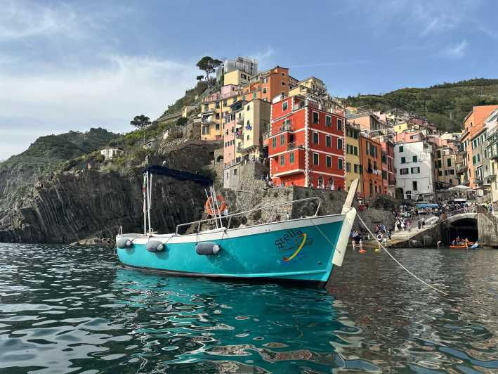 riomaggiore-guided-boat-tour-around-cinque-terre