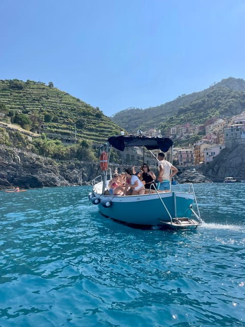 riomaggiore-guided-boat-tour-around-cinque-terre