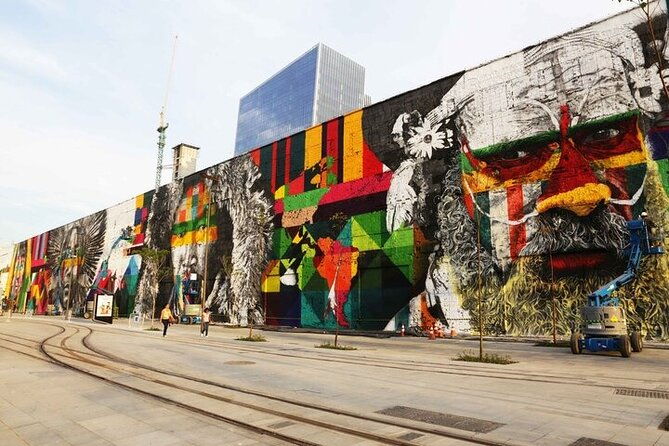 rios-graffiti-tour-journey-through-urban-art-and-transformation
