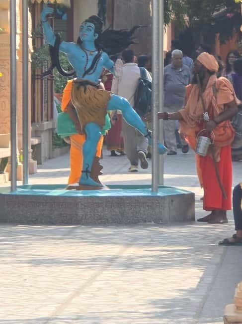 Rishikesh: Walking Tour with Lakshman Jhula & Ganga Aarti - Discovering Rishikesh: A Walk Through Spiritual and Scenic Treasures