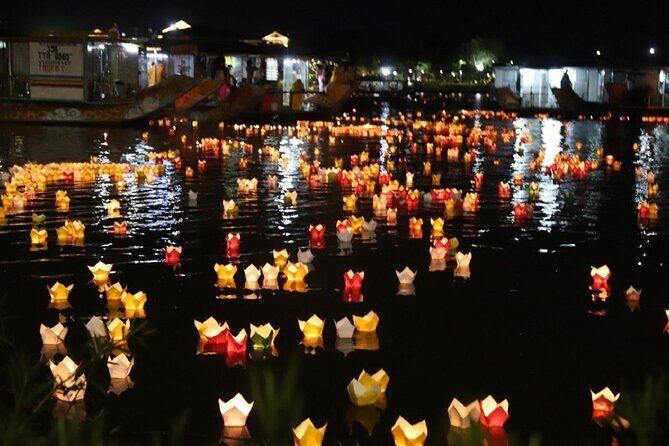 River Boat Ride by Night with Drop Flower Lantern in Hoi An - FAQ