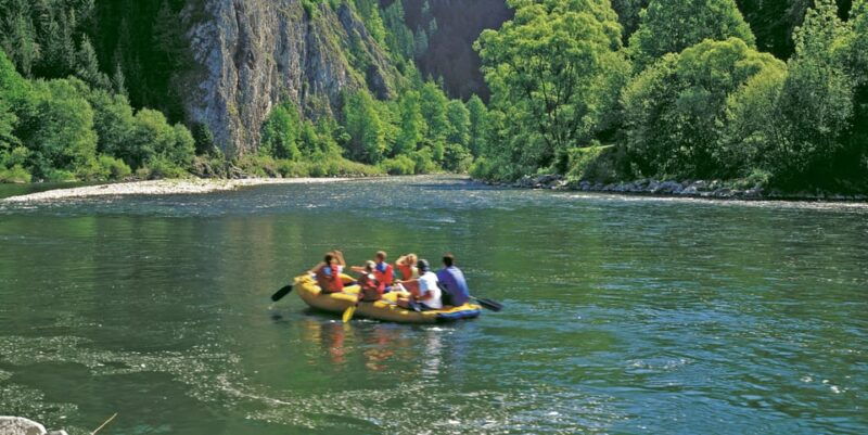 river-dunajec-cruise-on-wooden-rafts-with-guide