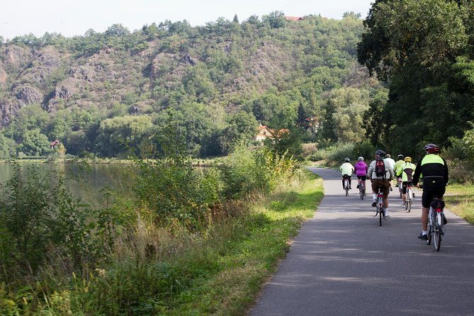 river-park-bike-tour-to-troja-chateau-private-small-groups