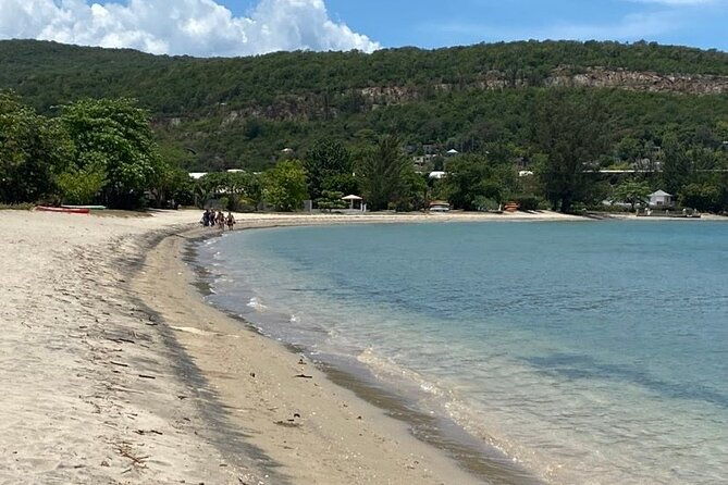 river-rapids-in-jamaica-with-french-tour-guide