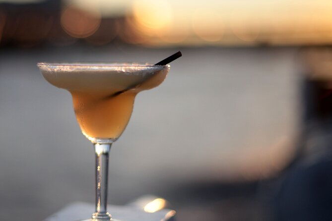 river-thames-evening-cruise-with-sparkling-wine-and-canapes