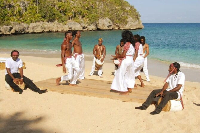 river-tubing-adventure-on-the-rio-bueno-bamboo-beach-club-private-tour