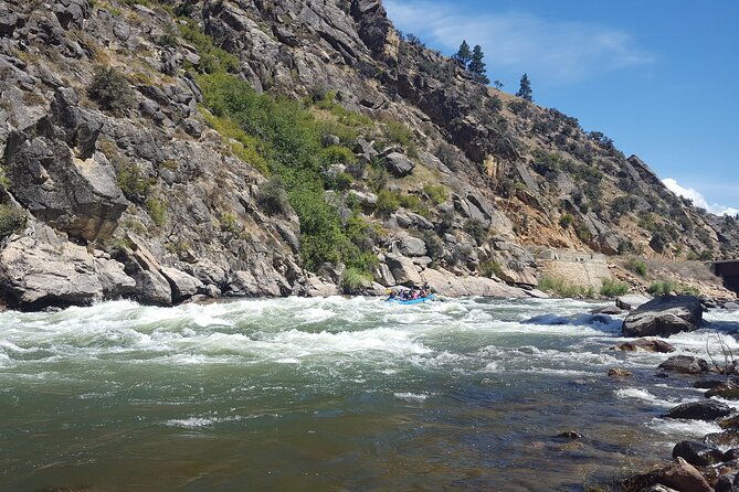 river-whitewater-rafting-day-trip-in-salmon