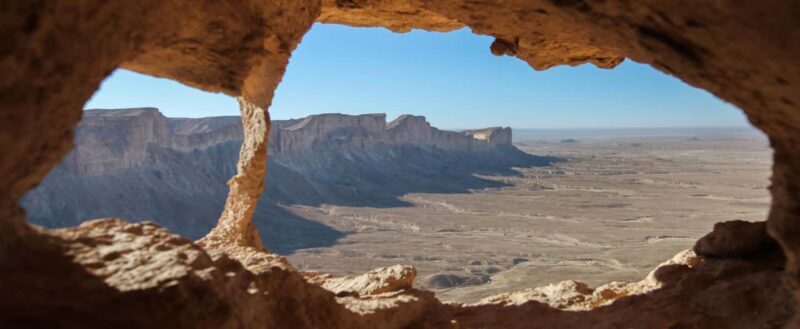 Riyadh Edge of The World and Bat Cave Visit by Bus - Key Points