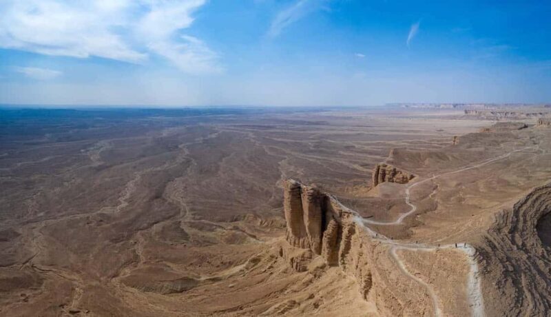Riyadh Edge of The World and Bat Cave Visit by Bus - The Itinerary in Detail: What to Expect