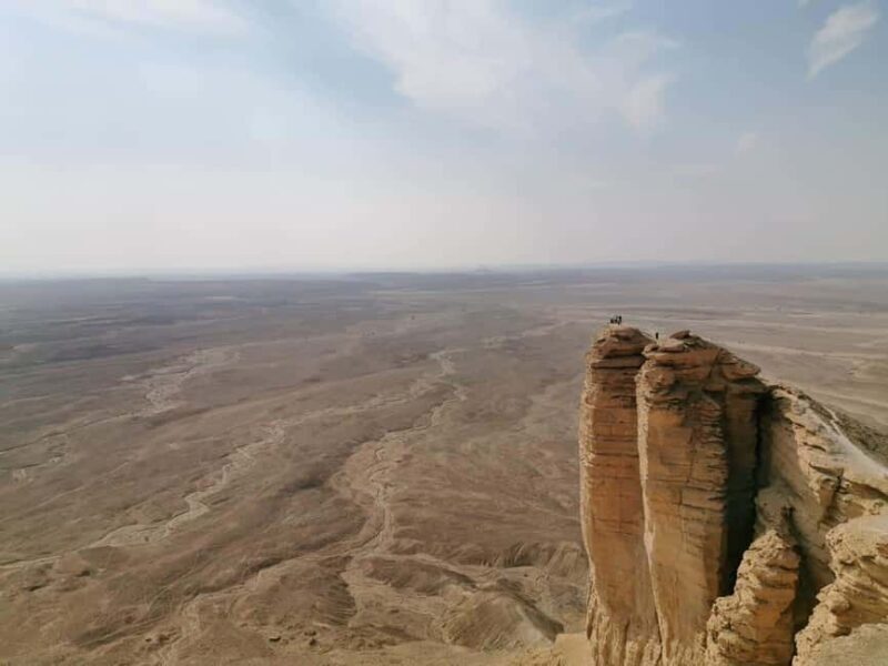 Riyadh Edge of The World and Bat Cave Visit by Bus - The Experience of the Guides: Who Makes It Special?