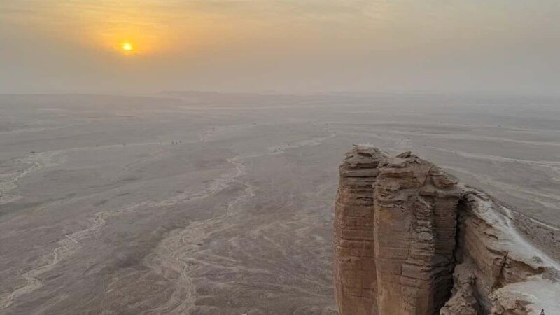 Riyadh: Edge Of The World and Bats Cave Tour by 4x4 - Authentic Insights from Reviews