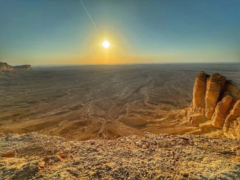 Riyadh: Edge of the World Sunset & Stargazing Hiking Tour - Exploring the Bats Cave