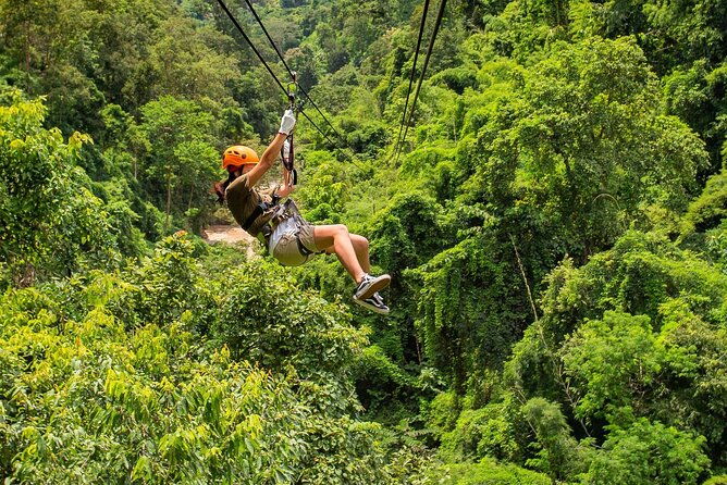 roatan-excursion-rum-company-chocolate-factory-with-sloths-park