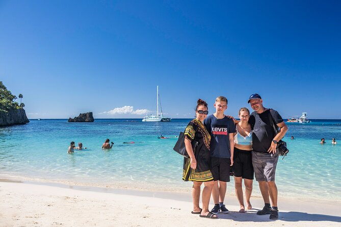 roatan-monkeys-and-sloths-chocolate-rum-tasting-and-beach-time