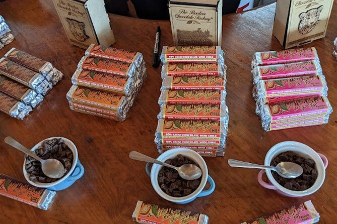 roatan-tour-with-sloth-monkeys-chocolate-and-rum-factory