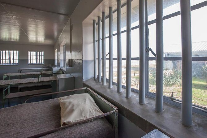 Robben Island & City stops.We confirm tickets by 8h00 am next day - FAQs