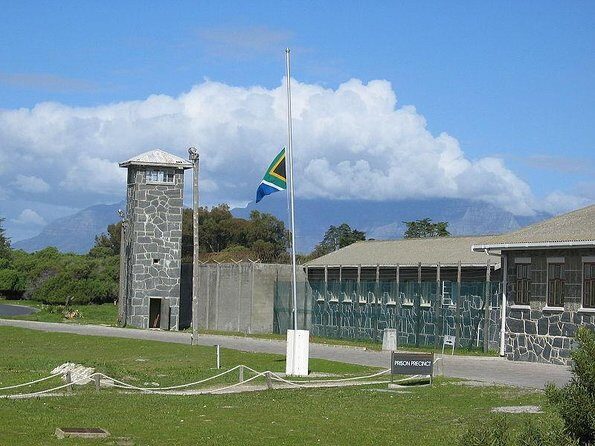 Robben Island, Kirstenbosch wine tasting Tour - Key Points