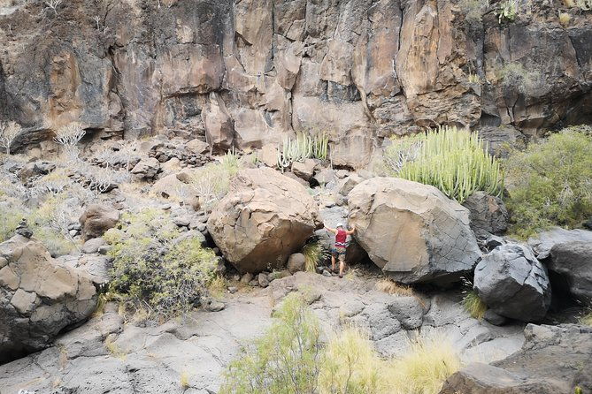 rock-climbing-in-natural-space