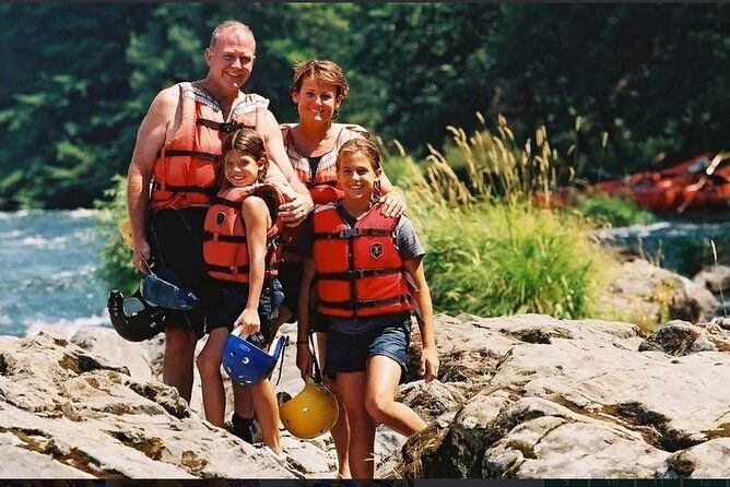 rogue-river-whitewater-afternoon-rafting-adventure