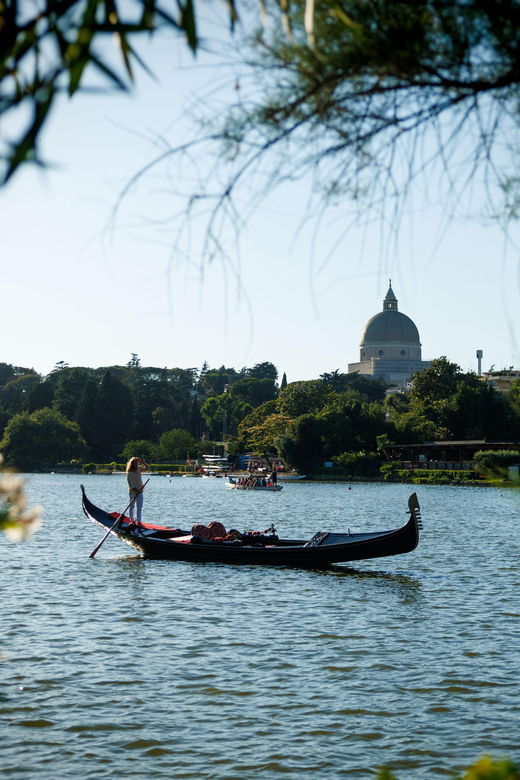roma-the-one-and-only-roma-gondola-tours-on-the-lake