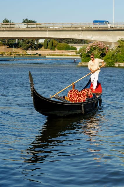 roma-the-one-and-only-roma-gondola-tours-on-the-lake