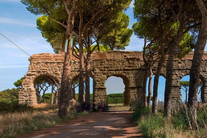 roman-countryside-walking-tour-of-the-catacombs-aqueducts-and-appian-way