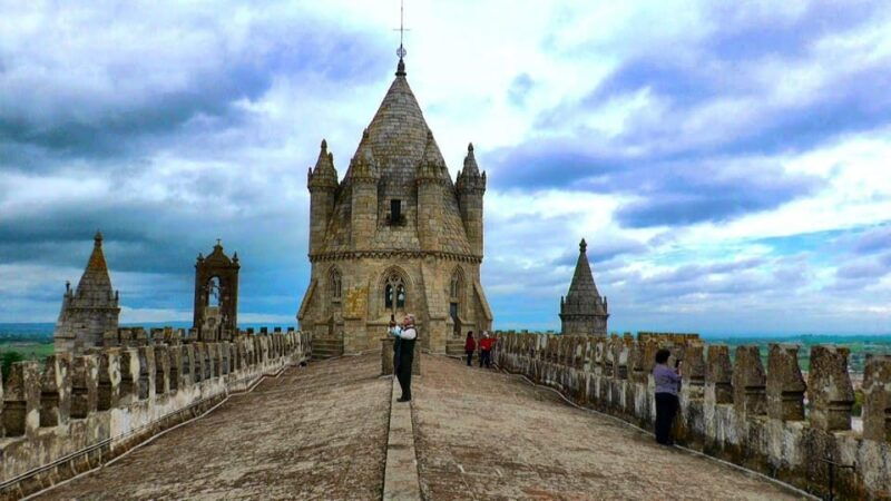 roman-temple-of-evora-chapel-of-bones-cathedral-of-evora