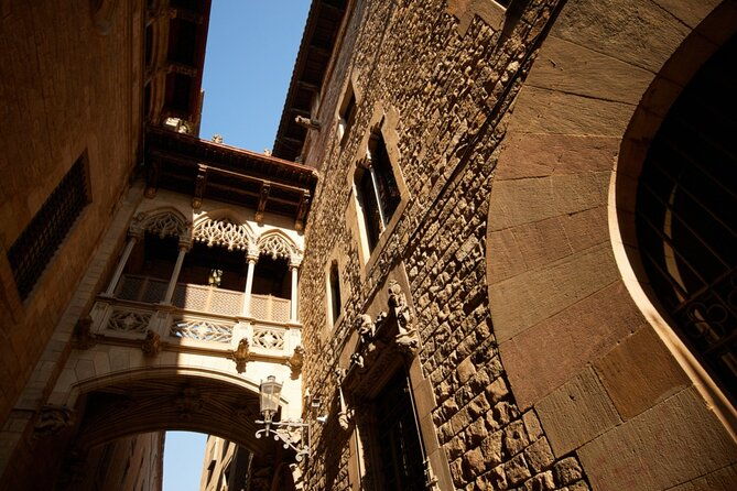 romantic-barcelona-gothic-district-quest-experience