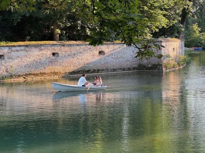 Romantic boat ride on the Augsburg canal - Key Points