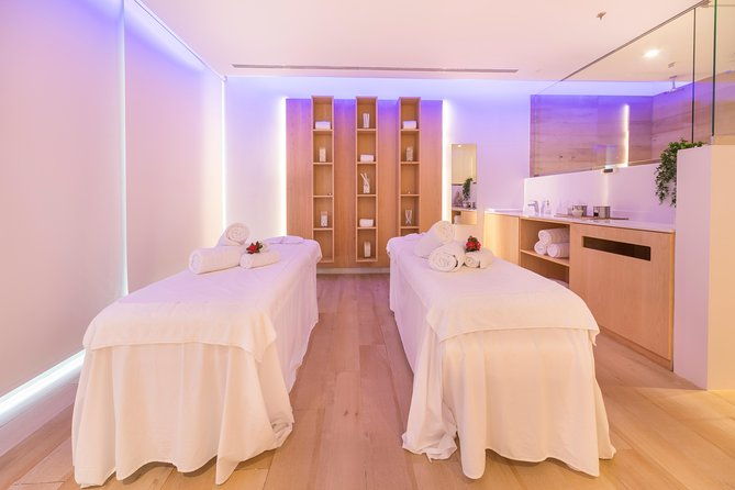 romantic-couple-massage-spa-entry-and-private-jacuzzi-with-cava