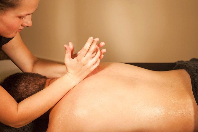 romantic-couple-massage-spa-entry-and-private-jacuzzi-with-cava