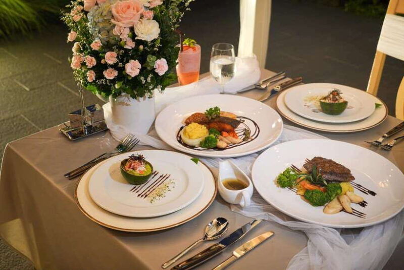 romantic-dinner-kalanan-riverside-resort