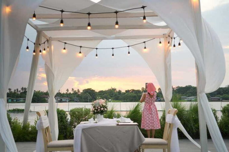 romantic-dinner-kalanan-riverside-resort