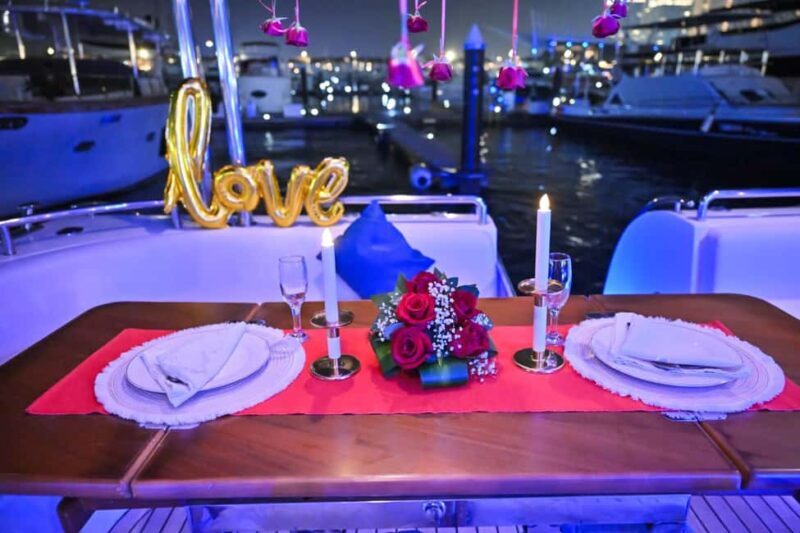 Romantic Dinner on Private Yacht - Key Points