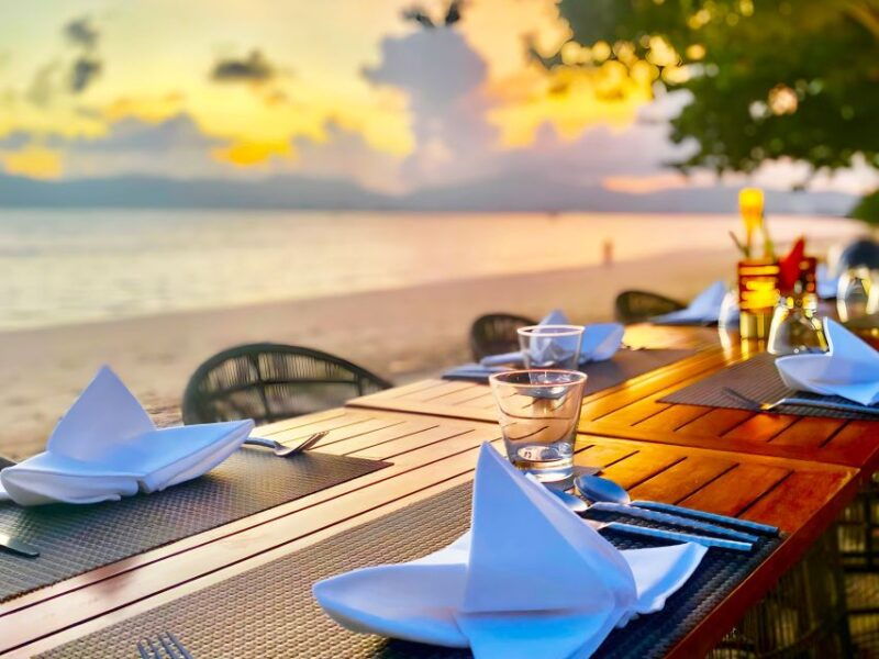 romantic-dinner-on-the-beach