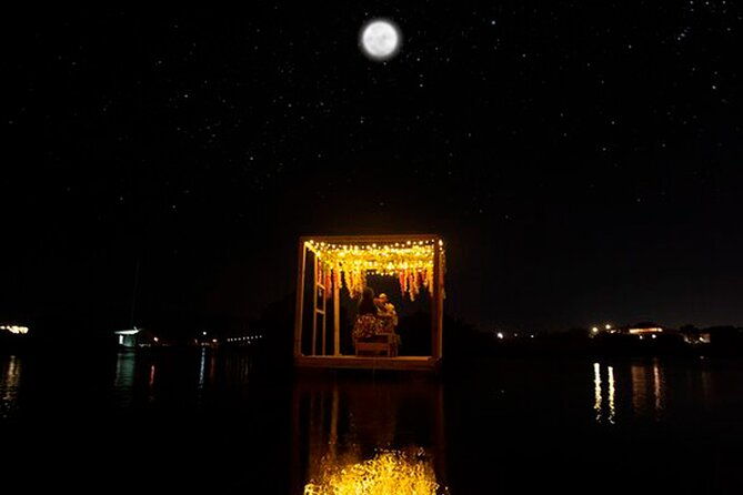 romantic-floating-picnic-experience