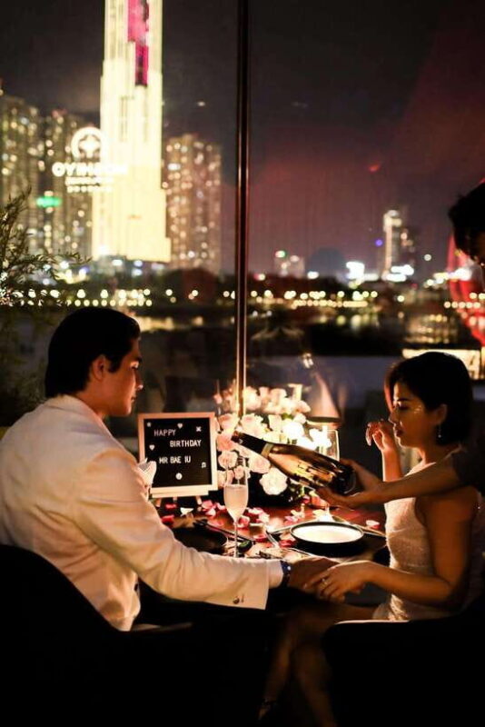 Romantic Honeymoon Dinner With Sightseeing Cruise On River - Key Points