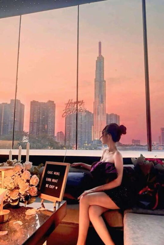 Romantic Honeymoon Dinner With Sightseeing Cruise On River - The Sum Up